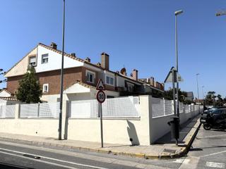 Maison à Bellavista-Capiscol-Frank Espinós. Adosado en esquina zona capiscol, completamente reformado