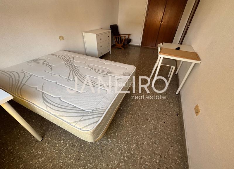 Foto 8bbc685e-1cae-4bda-b5d0-bc2d61fc20cc. Location appartement dans Torrefiel Valencia