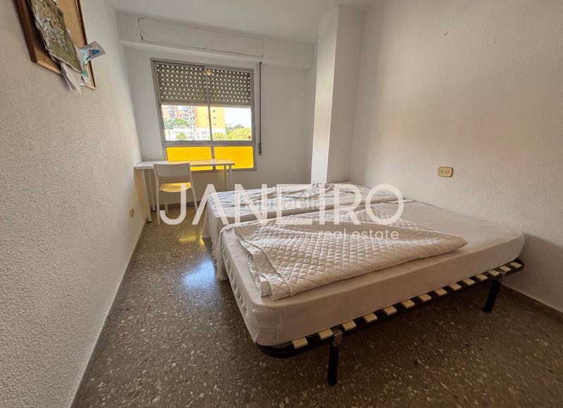 Foto cfc5c807-84ab-4737-9204-282bf3cb8d4a. Location appartement dans Torrefiel Valencia