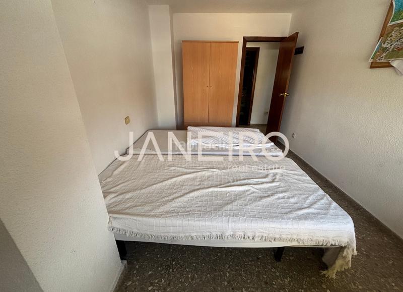 Foto a8afbe78-b660-4618-a9d3-c7671c23cd08. Rent flat in Torrefiel Valencia