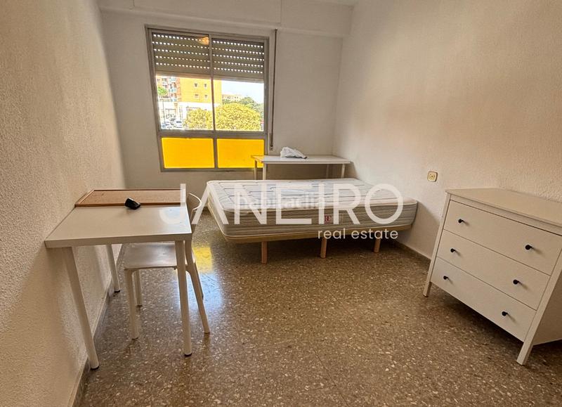 Foto 9afd3f9f-35da-472f-aa6d-c4a35086e1b7. Alquiler piso en Torrefiel Valencia