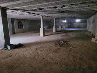 Miete Geschäftsraum in Carrer de la mussola 90. Se alquila , almacen de 365 m2 en primera linea de playa de els