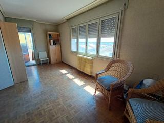 Pis  Calle hoyos. Amplio piso en iscar,luminoso para reformar