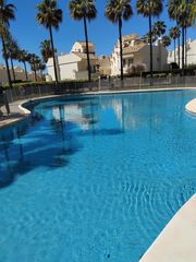 Casa adossada  Calle calle andalucía. Exclusivo adosado en primera línea de playa en costabella, marbe