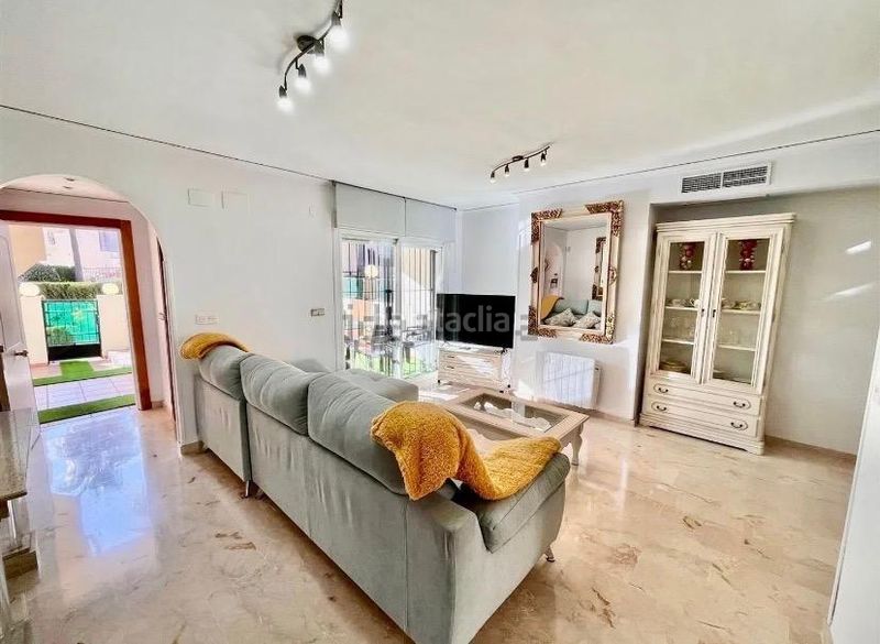 Foto 914c2446-ba5e-4375-96bb-9d022573a95d. Casa adossada amb calefacció aparcament piscina a Marbella