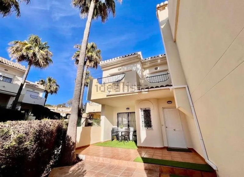 Foto c80bbf69-fd3b-4f3b-a405-7ec7f64971f1. Casa adossada amb calefacció aparcament piscina a Marbella