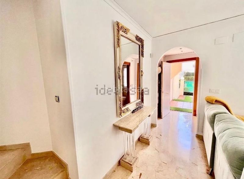Foto f89a7d60-88d2-4e31-bd22-f01cc997d862. Casa adossada amb calefacció aparcament piscina a Marbella