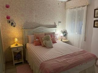 Miete Erdgeschoss in Urbanización los naranjos de marbella 44. Habitacion en alquiler para chica!! excelente ubicación, preferi