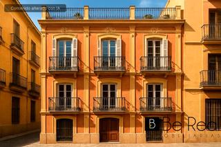 Edifici a Centro Histórico. Málaga centro: edificio con terraza y potencial hostal. ¡inversi