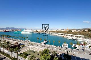 Appartamento  De la farola. Exclusiva propiedad en la malagueta con vistas inigualables al m
