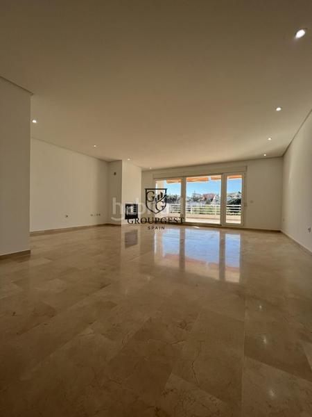 Foto 19eb20ec-7b92-4e4b-8e09-0d4e67eb5bae. Piso en venta exclusivo piso con vistas al mar en Benalmádena