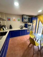 Casa  Uranio. Chalet impecable de 4 dormitorios con piscina y garaje en puerto