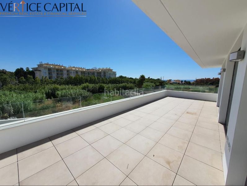 Foto b4c87636-738b-4619-9052-98f7a8e2de9c. Casa amb piscina a El Castillo Manilva