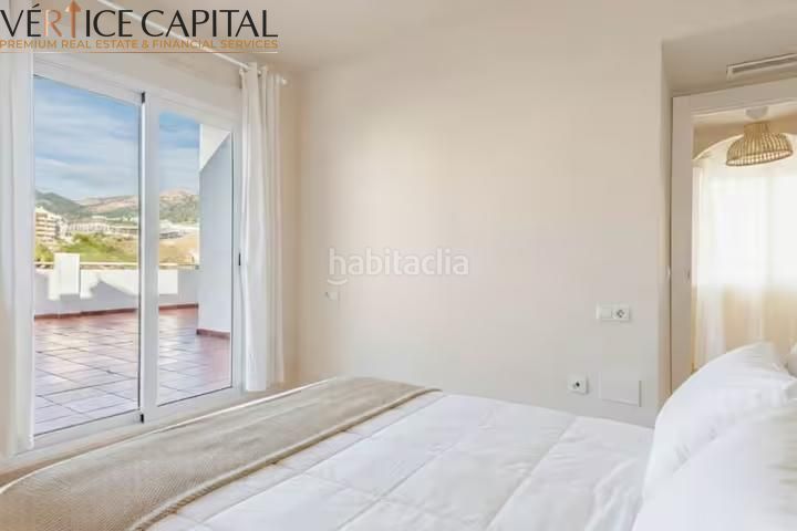 Foto 44a9ade6-2822-4785-a3e2-38041d8d330f. Lloguer àtic amb calefacció aparcament piscina a Fuengirola