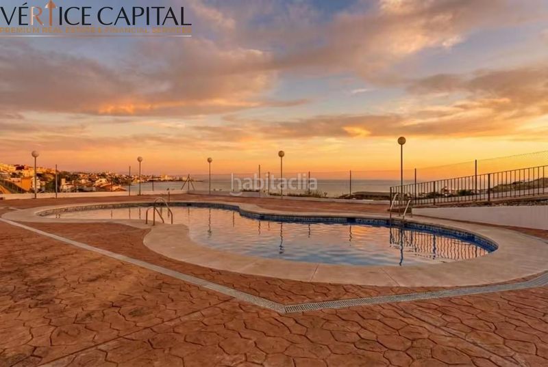 Foto 8523b3f3-f8eb-4a46-b6f5-cb7772f4c46b. Lloguer àtic amb calefacció aparcament piscina a Fuengirola