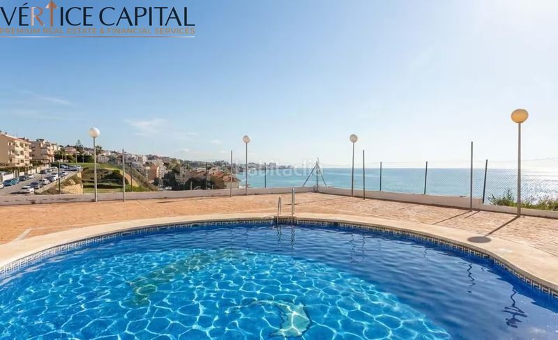 Foto 9330e7f1-d5a8-4cda-adf6-788ca0e6b3a1. Lloguer àtic amb calefacció aparcament piscina a Fuengirola