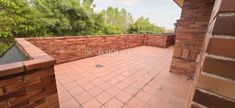 Foto ae557f11-ce34-47fc-9373-5004230e7ba1. Affitto attico con parcheggio piscina in El Pinar-Punta Galea Rozas de Madrid (Las)
