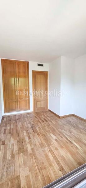 Foto 270e8de2-bcfc-4f54-a0e6-986c3355fa8e. Location attique avec parking piscine dans El Pinar-Punta Galea Rozas de Madrid (Las)