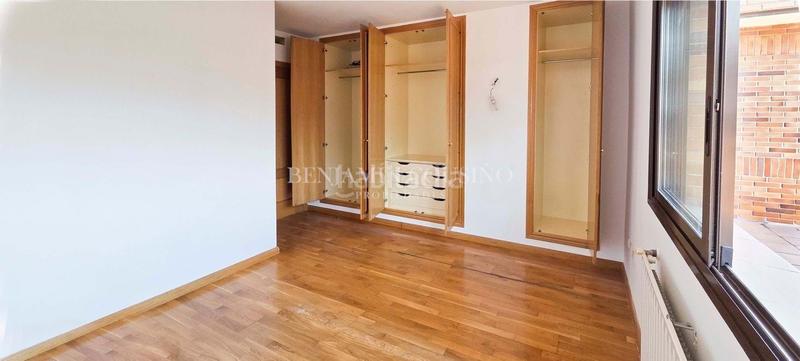 Foto 5ece06e3-40c9-4f93-850d-4d69544b3602. Location attique avec parking piscine dans El Pinar-Punta Galea Rozas de Madrid (Las)