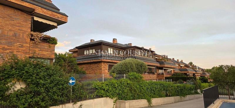 Foto 791c0750-3f95-4902-8bb8-057f95aeb429. Location attique avec parking piscine dans El Pinar-Punta Galea Rozas de Madrid (Las)