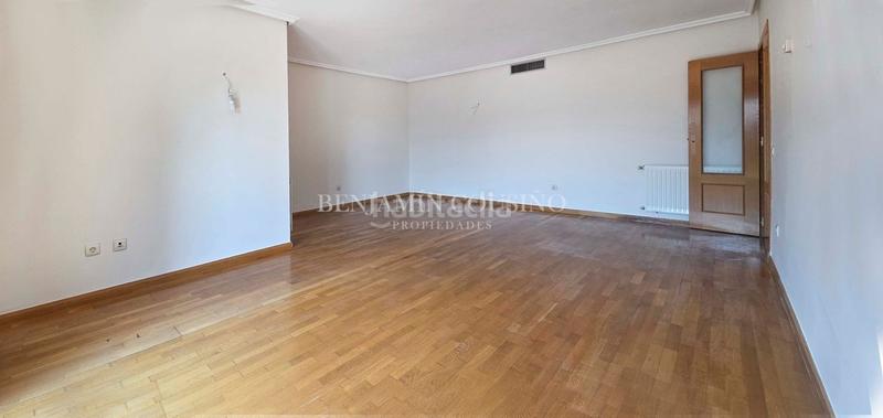 Foto 9f3b75aa-44bb-4fde-a07e-dfa2e748b6a5. Location attique avec parking piscine dans El Pinar-Punta Galea Rozas de Madrid (Las)