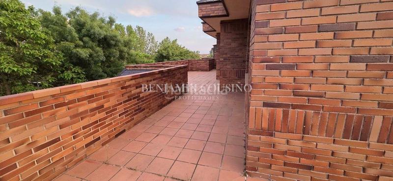 Foto c5093e19-b34c-4acb-a566-b28fd3697f1f. Location attique avec parking piscine dans El Pinar-Punta Galea Rozas de Madrid (Las)