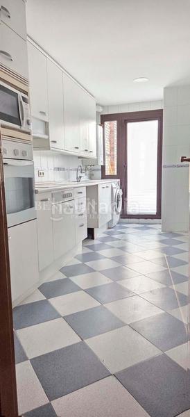 Foto fe0aa3ed-a5bf-4c39-b18e-f77aec5b30de. Rent penthouse with parking pool in El Pinar-Punta Galea Rozas de Madrid (Las)