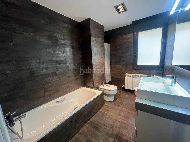 Foto 9eb4615e-3ea1-4426-bf6b-37ab279981f4. Chalet ¡torre a cuatro vientos para dos familias! en Barberà del Vallès