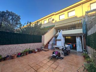 Casa bifamiliare in Abrera. ¡casa pareada en abrera!