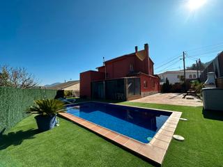 Chalet in Vacarisses. ¡oportunidad chalet con pisina!
