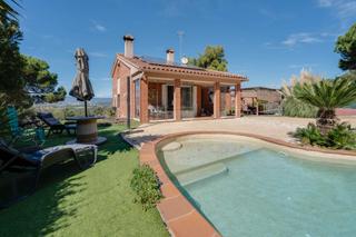 Xalet a Vilanova del Vallès. Oportunidad chalet con pisicna y para dos familias.