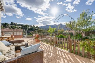 Chalet in Vacarisses. Chalet independiente con espectaculares vistas a montserrat en c
