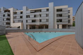 Appartamento  Carrer de cervantes. Piso luminoso con balcón, piscina y parking incluido