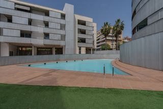 Appartement dans Carrer de cervantes 76. Piso luminoso con balc�n, piscina y parking incluido