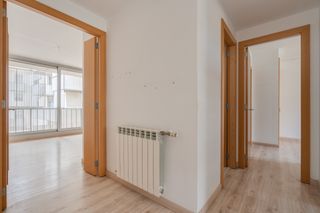 Piso en Centre. Piso luminoso con balcón, piscina y parking incluido