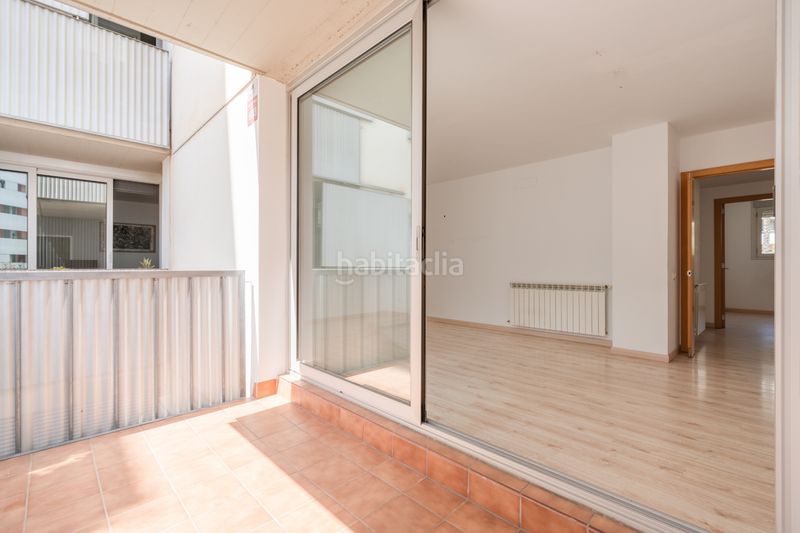 Foto 38d40381-ba83-405c-914b-518eb70e6ae2. Flat with heating parking pool in Centre Sabadell