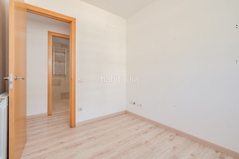 Foto 90474fea-e972-40ca-8586-a1f823f2c343. Flat with heating parking pool in Centre Sabadell