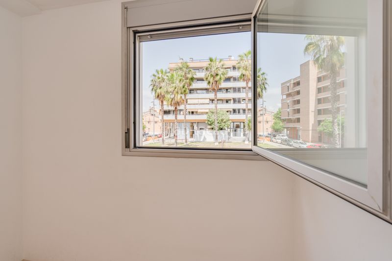 Foto c0d55d14-052d-4ffe-ba45-ce52ad183066. Flat with heating parking pool in Centre Sabadell