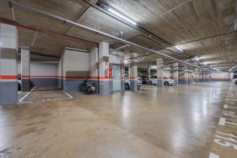 Foto f5bbda59-da6e-408e-9662-c10f36d98e16. Flat with heating parking pool in Centre Sabadell