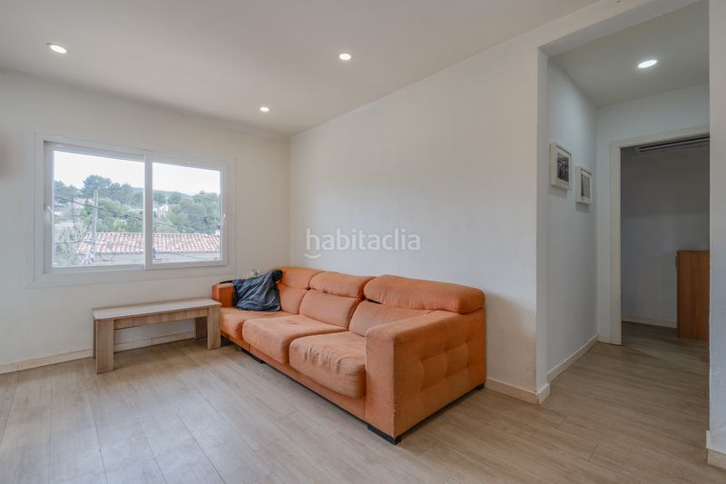 Foto fca6dd62-c97a-46a9-a32e-635aff5ad35e. Xalet amb xemeneia calefacció aparcament a Vacarisses