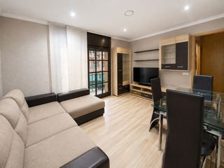 Flat  Carrer del pened�s. Amplio piso de 3 habitaciones con balc�n en ca n�oriac � sabadel