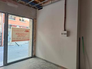 Lloguer Local Comercial a Carrer de les escoles pies 18. Oportunidad