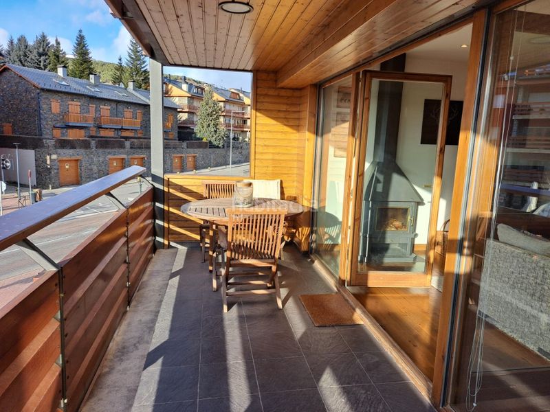 Foto 04253825-917b-41dc-9860-c29e05d3cb6e. Pis amb xemeneia calefacció aparcament a Llívia