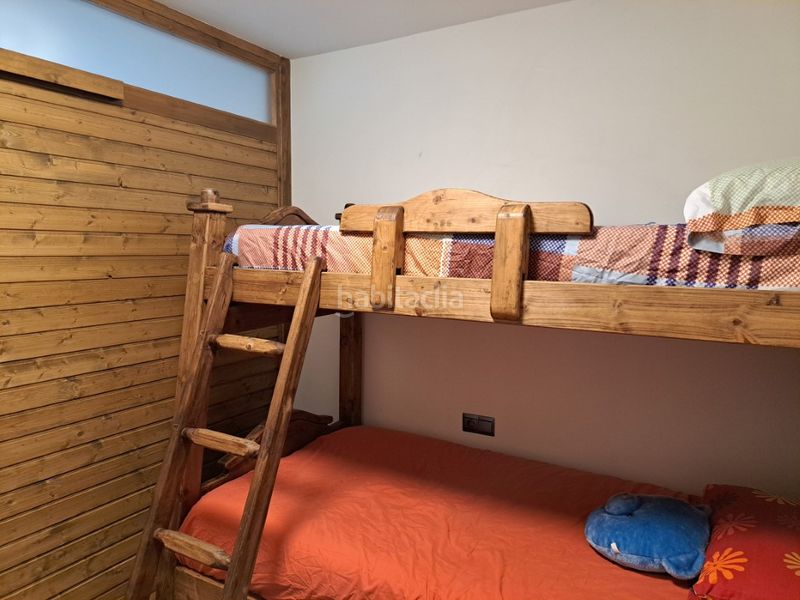 Foto 06b2d956-c36b-454f-b8b1-040c592cccc7. Pis amb xemeneia calefacció aparcament a Llívia