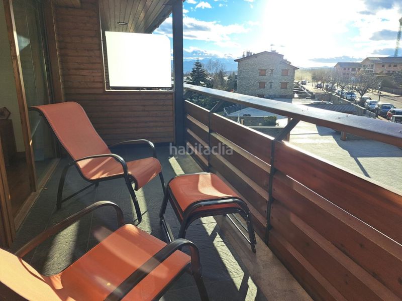 Foto 1cbc7909-1ac5-4021-b5c9-760c3969c0d8. Pis amb xemeneia calefacció aparcament a Llívia