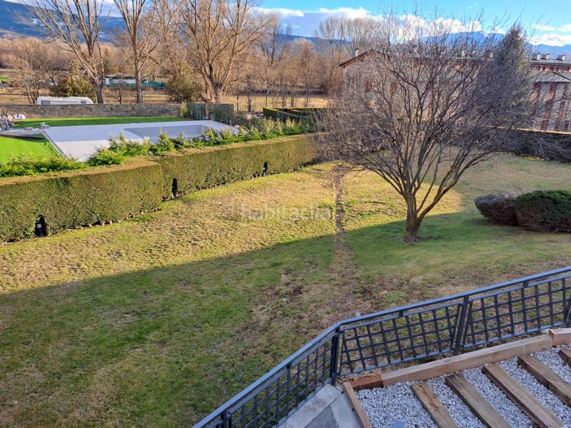 Foto 2d481089-7e14-44ff-a668-474a15a66bc7. Pis amb xemeneia calefacció aparcament a Llívia