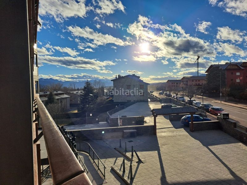 Foto 42411955-2c43-4085-80a9-40df3bafc304. Pis amb xemeneia calefacció aparcament a Llívia