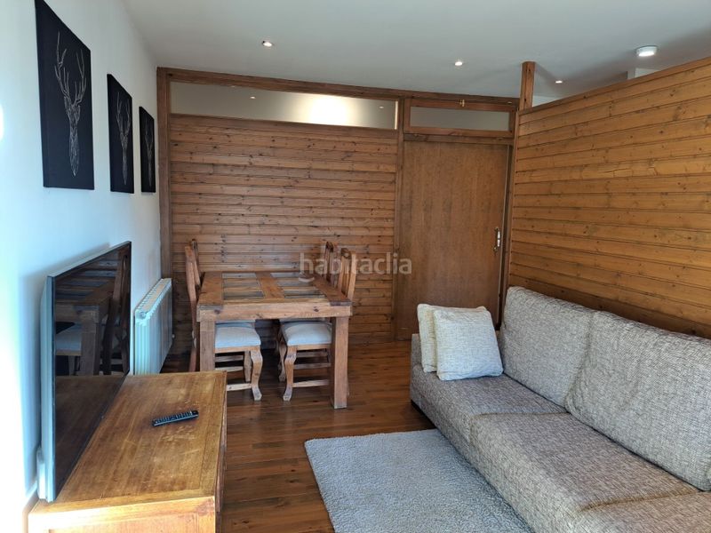 Foto 511f3c02-65e7-4c08-a96d-5afb68e0f5b7. Pis amb xemeneia calefacció aparcament a Llívia