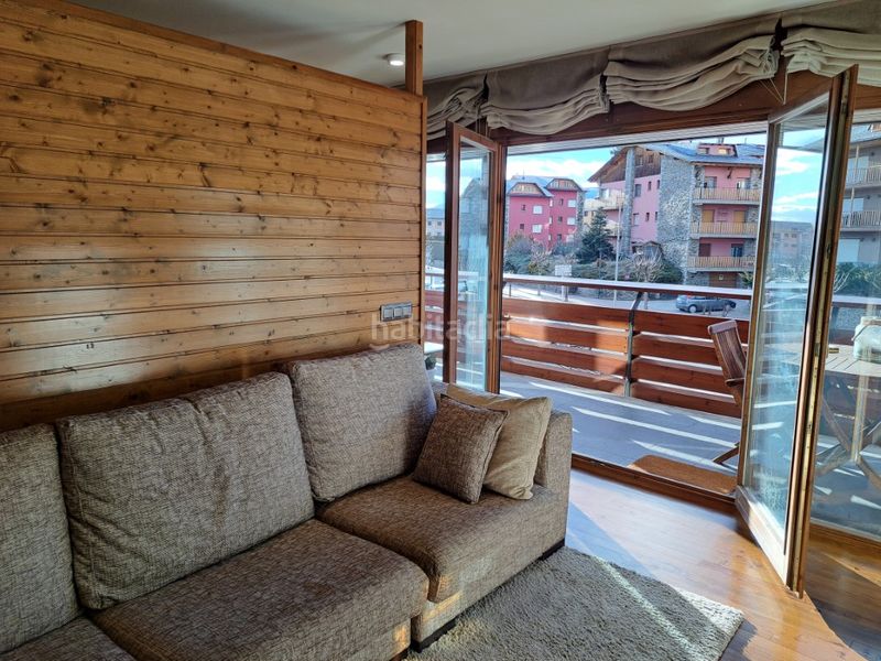 Foto 61078129-9e5a-4753-bd0e-9456876eabac. Pis amb xemeneia calefacció aparcament a Llívia