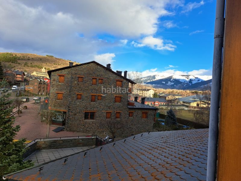 Foto 70bddc99-566f-4df5-8f74-cab743c721d2. Pis amb xemeneia calefacció aparcament a Llívia